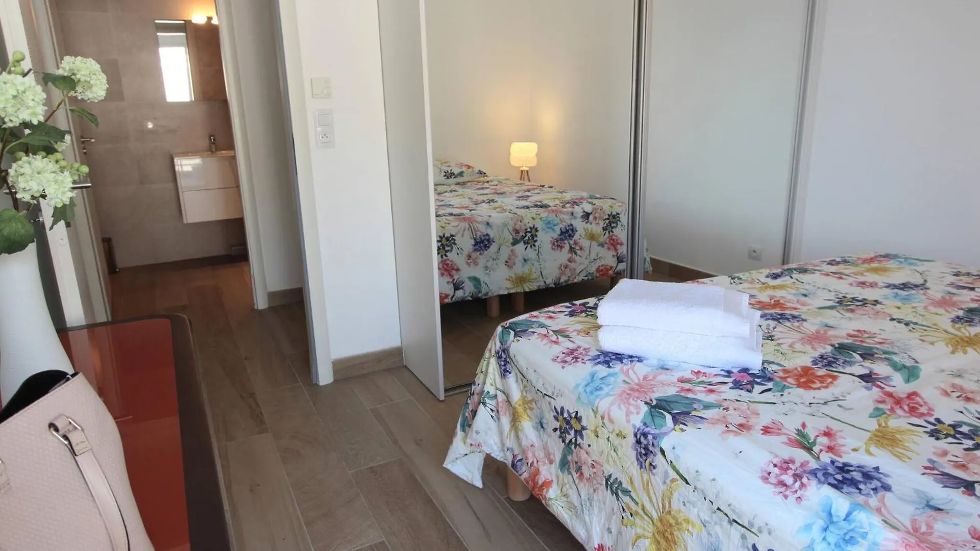 Luxurious Apartments Monaco&Seaview, Infinitypool&Parking 보솔레이